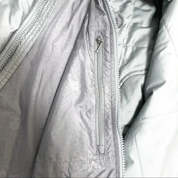Northface Small Lightweight Liner Softshell Quilted Jacket in Silver - Picture 8 of 9